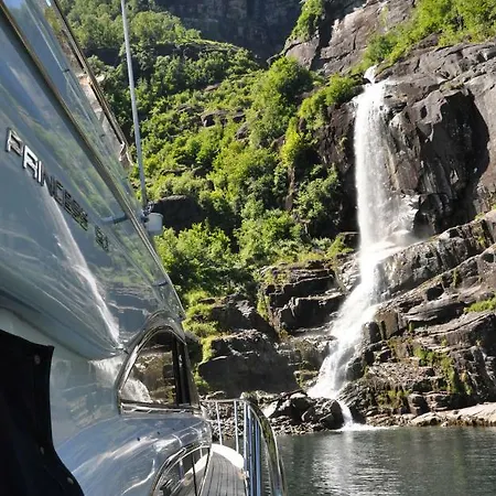 Fjord Cruise In A Yacht * Lofthus