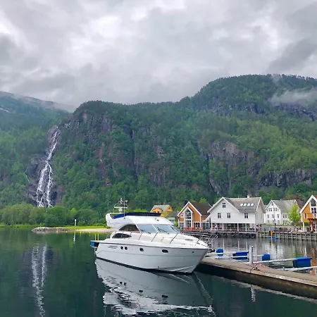 Úszó hotel Fjord Cruise In A Yacht Lofthus